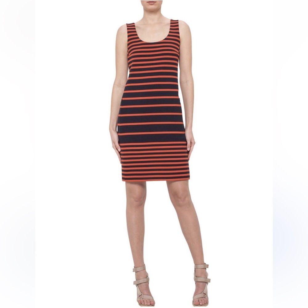 AKRIS PUNTO SLEEVELESS
STRIPED SCOOP-NECK DRESS